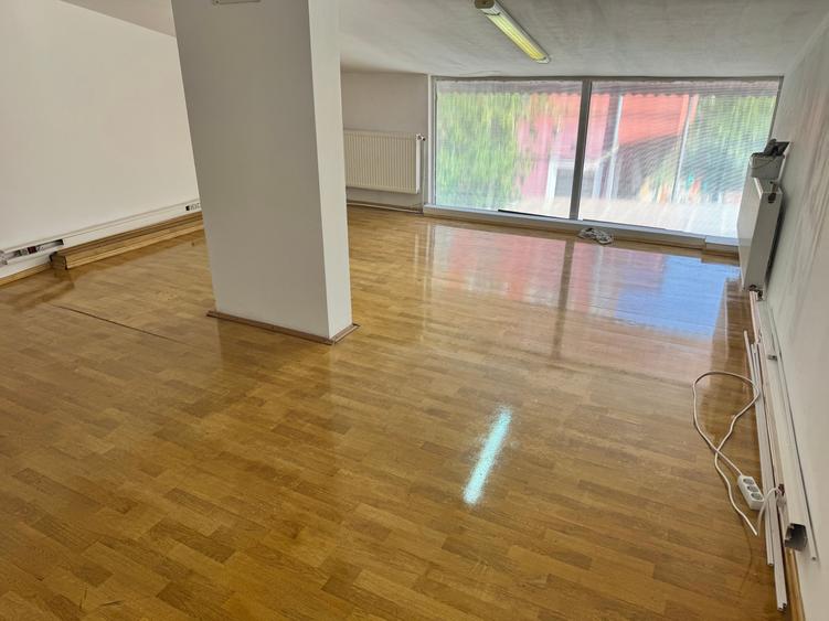Casă individuală cu 4 camere cu Canalizare în Vatra Luminoasă