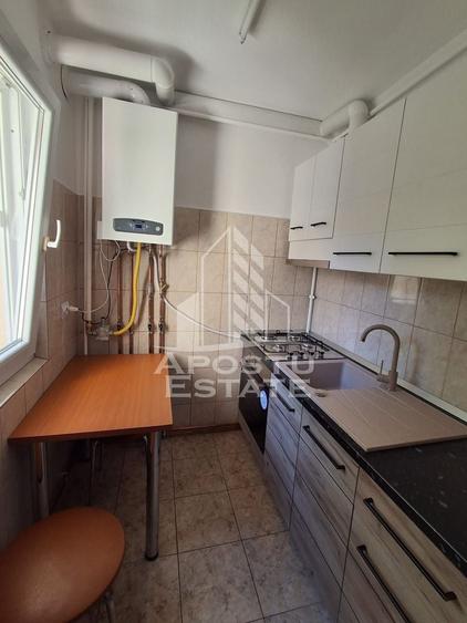 Apartament cu 2 camere semidecomandat, mobilat în Complex Studențesc