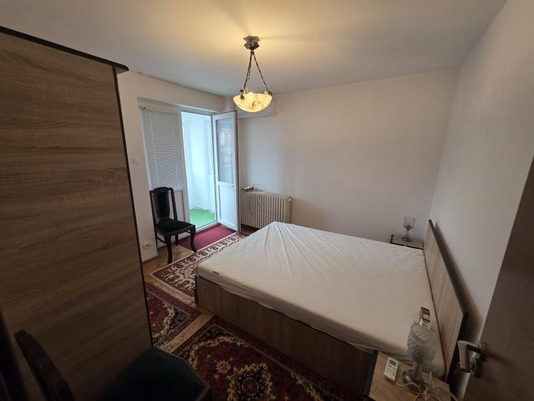 Apartament cu 3 camere semidecomandat, mobilat în Iancului