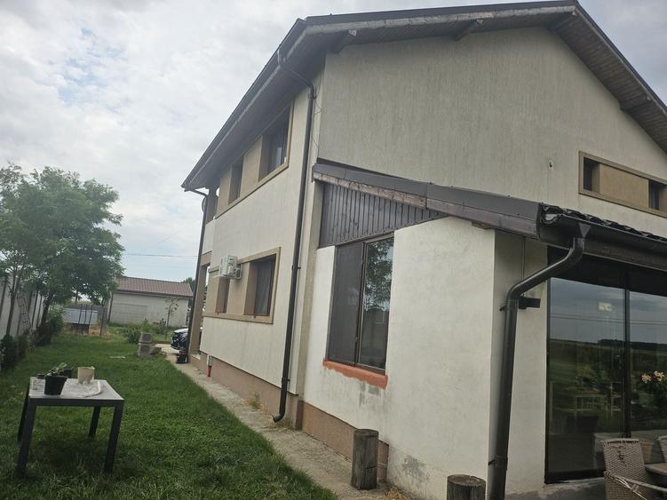 Casă cu 4 camere în Central