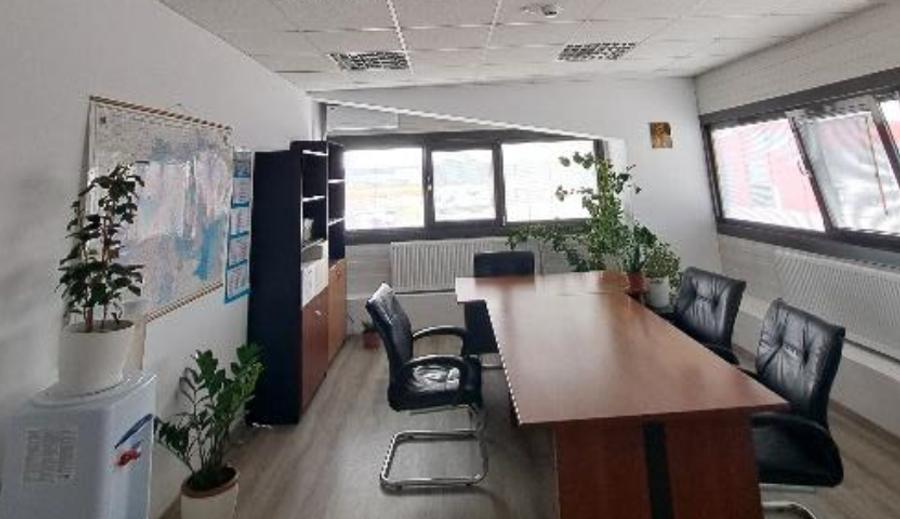 Spațiu industrial, de 3,100 mp, în Ștefăneștii de Jos