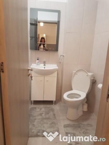 Garsonieră decomandată în Roșu