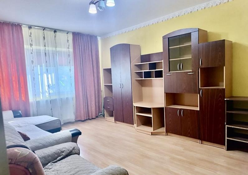 Apartament cu 3 camere decomandat în E3