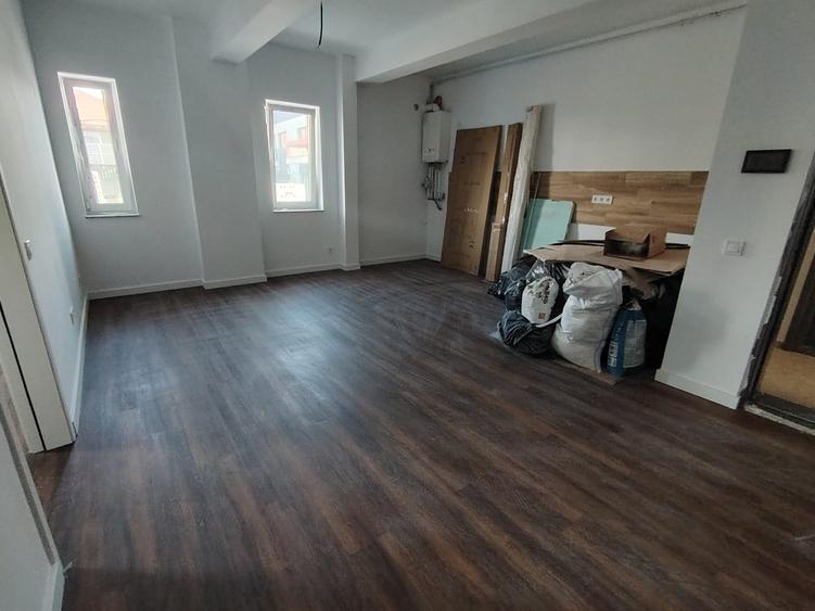 Apartament cu 2 camere semidecomandat în Florești