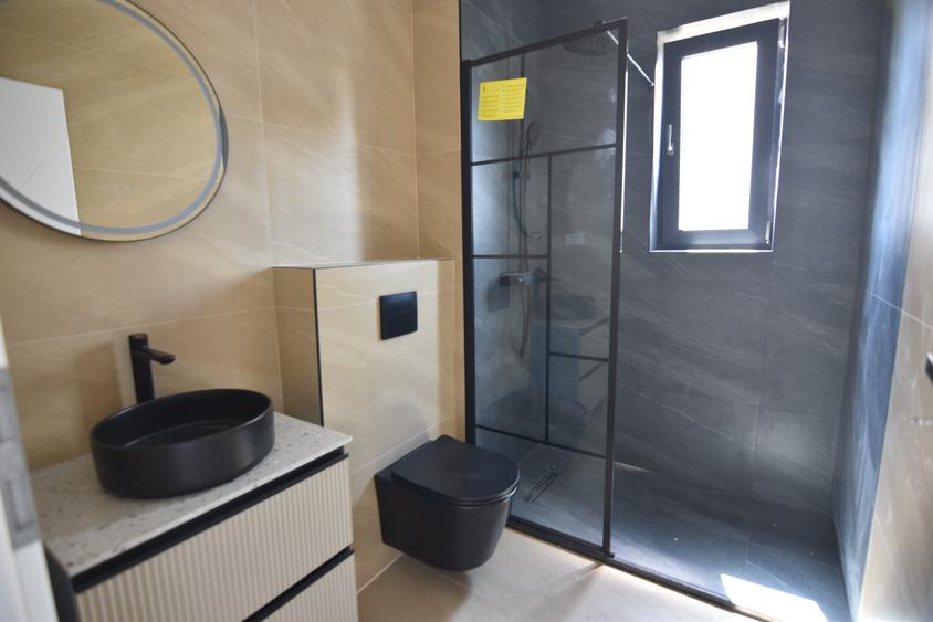 Casă individuală cu 4 camere cu Canalizare în Domnești