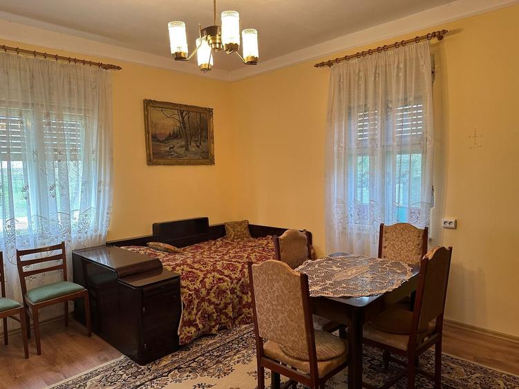 Casă cu 4 camere cu Teren 1440 Mp în Ineu