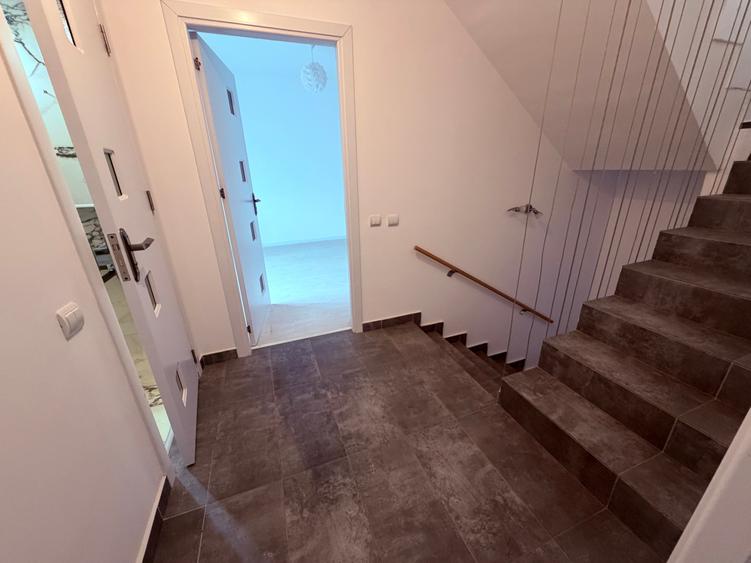 Casă cu 4 camere cu Canalizare în Sud