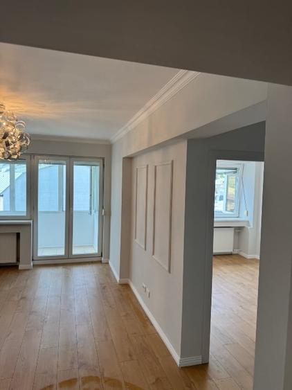 Apartament cu 3 camere semidecomandat în Cișmigiu