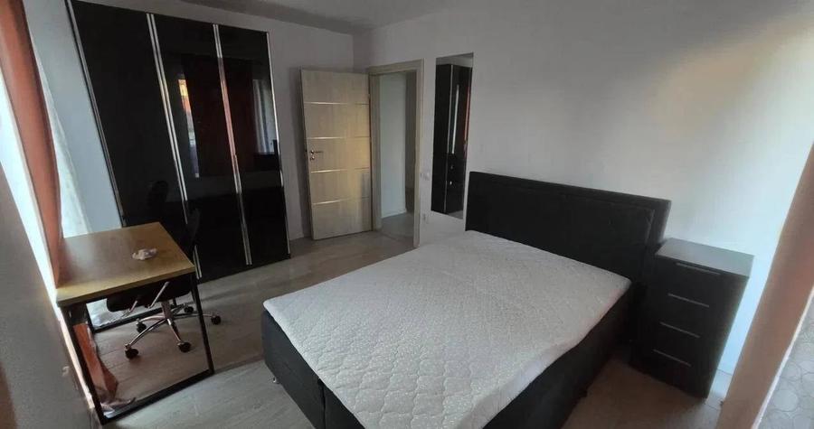 Apartament cu 3 camere decomandat, mobilat în Central