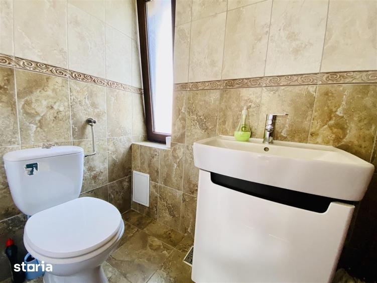 Casă cu 5 camere cu Teren 372 Mp în Roșia