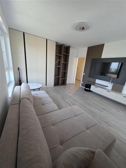 Apartament cu 2 camere decomandat în Tractorul
