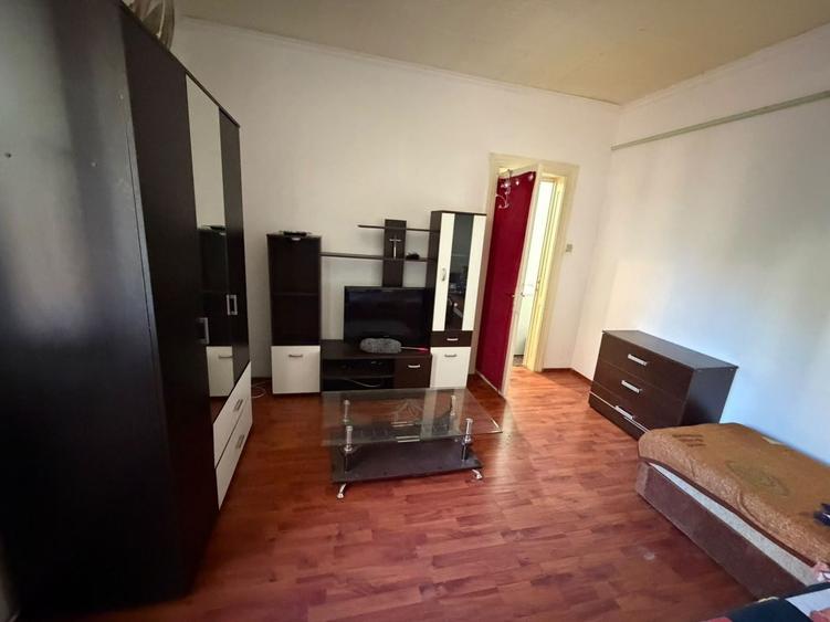 Garsonieră decomandată, mobilată în Unirii