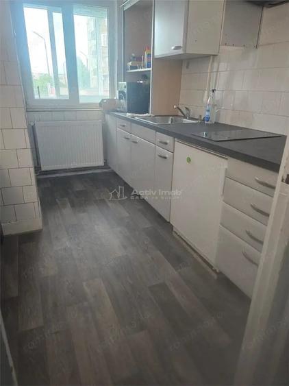 Apartament cu 3 camere decomandat în P-ța Gării