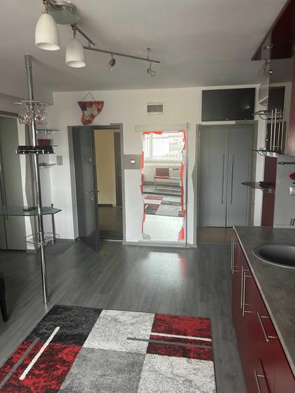 Apartament cu 3 camere decomandat în Exterior Vest