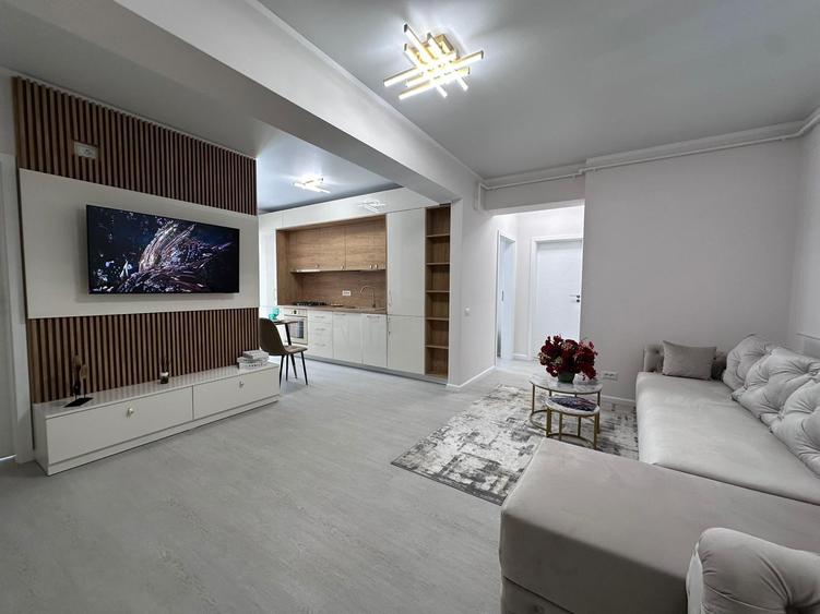 Apartament cu 3 camere semidecomandat în Berceni