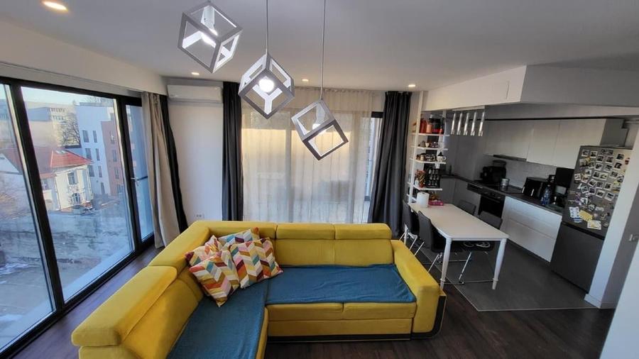 Apartament cu 3 camere decomandat în Banu Manta