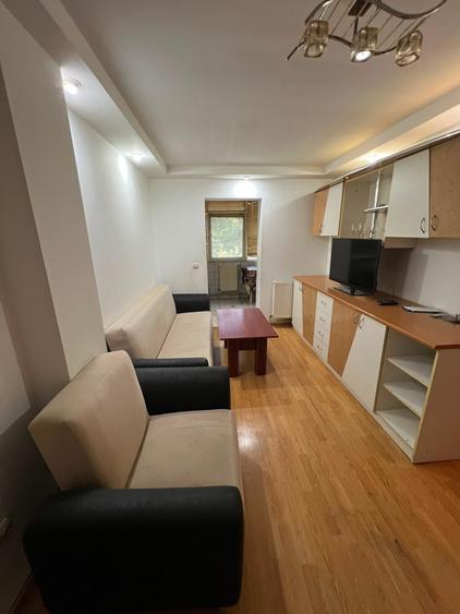 Apartament cu 3 camere decomandat în Steaua