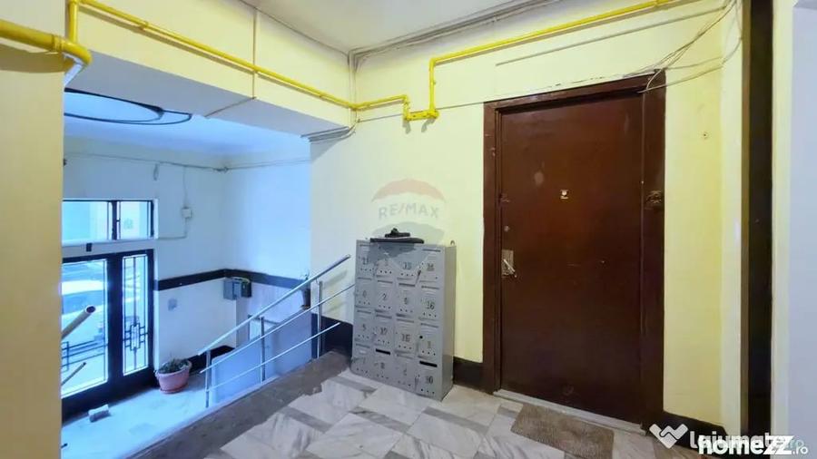 Apartament cu 3 camere semidecomandat în Calea Victoriei