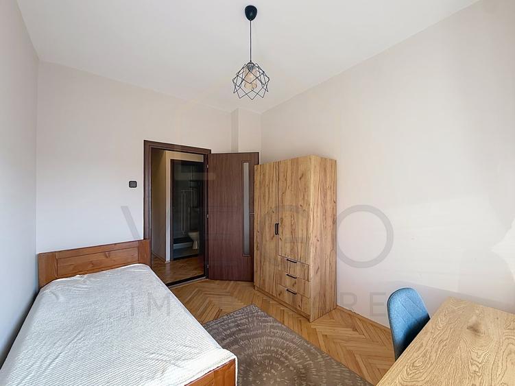 Apartament cu 3 camere semidecomandat, mobilat în Central