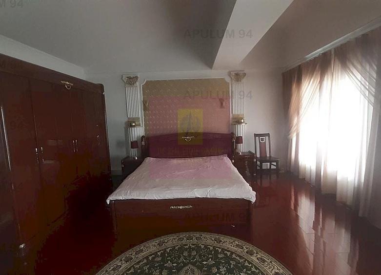 Casă individuală cu 15 camere decomandat cu Canalizare în Băneasa