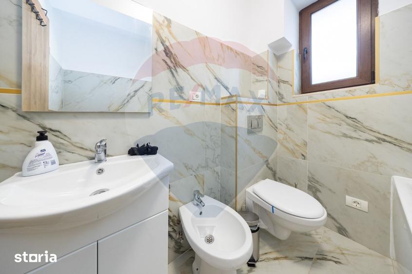 Casă cu 9 camere cu Teren 501 Mp în Astra