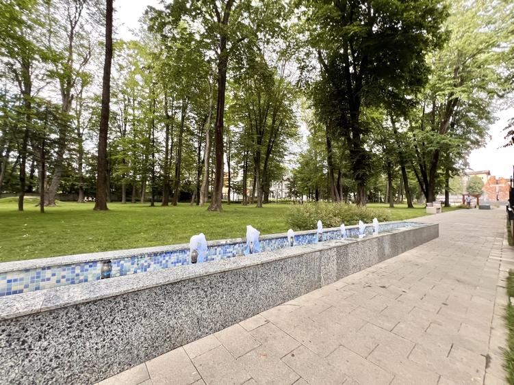 Apartament cu 3 camere decomandat în Pucioasa