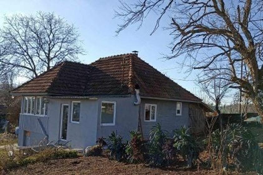 Casă cu 3 camere în Dumbrava