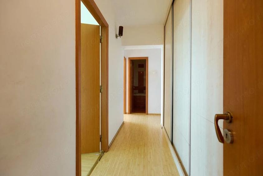 Apartament cu 4 camere decomandat în Craiovei