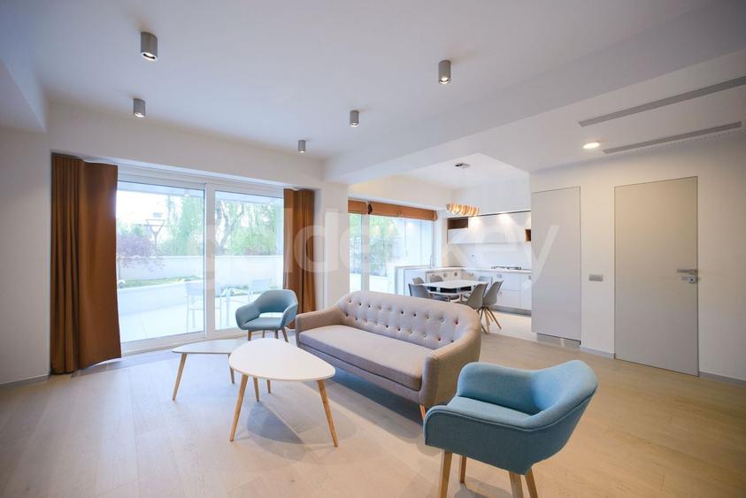 Apartament cu 3 camere semidecomandat, mobilat în Iancu Nicolae