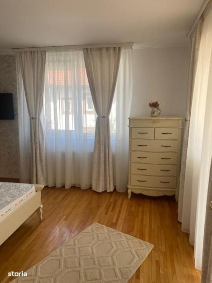 Casă cu 4 camere în Câmpului