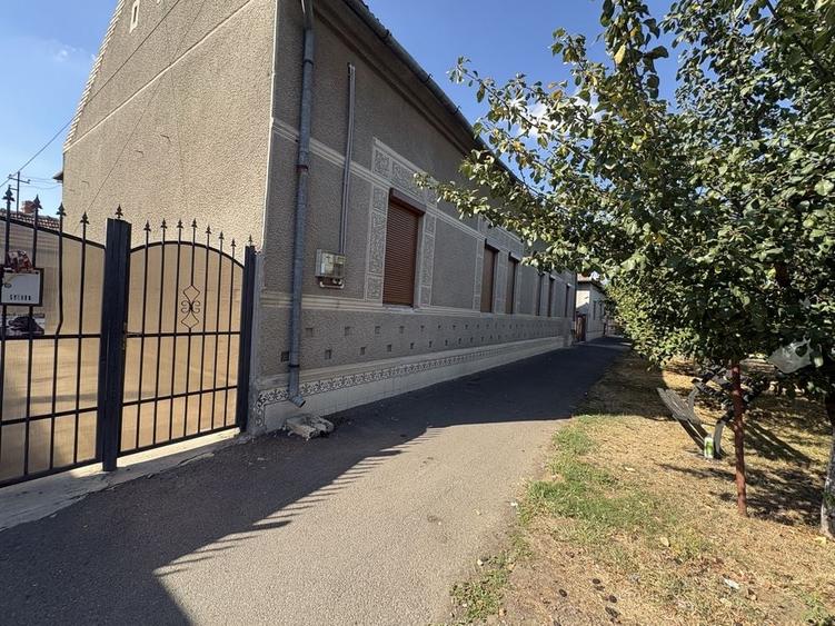 Casă cu 4 camere în Central