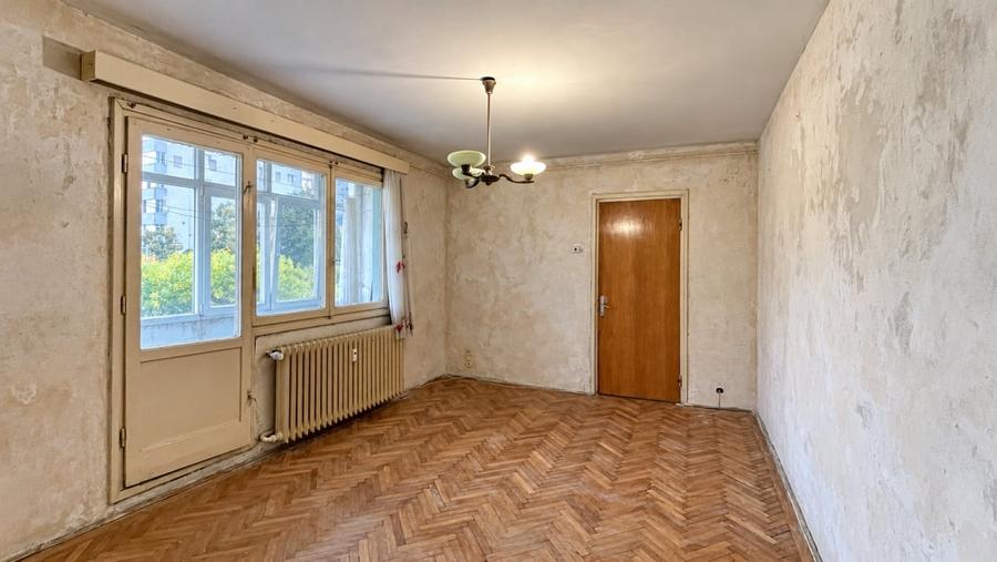 Apartament cu 3 camere semidecomandat în Titan