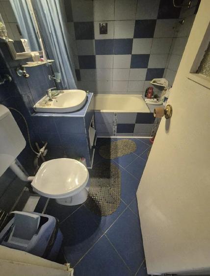 Apartament cu 3 camere decomandat în Cornișa