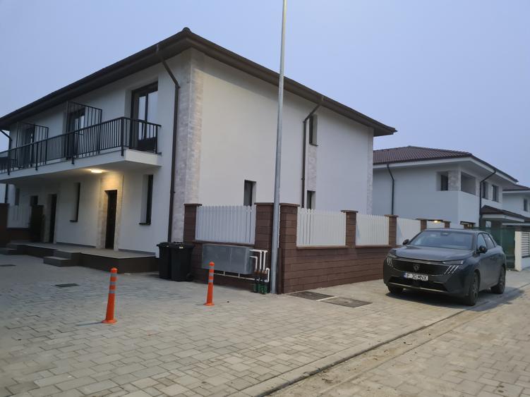 Duplex cu 3 camere cu Canalizare în Odăi