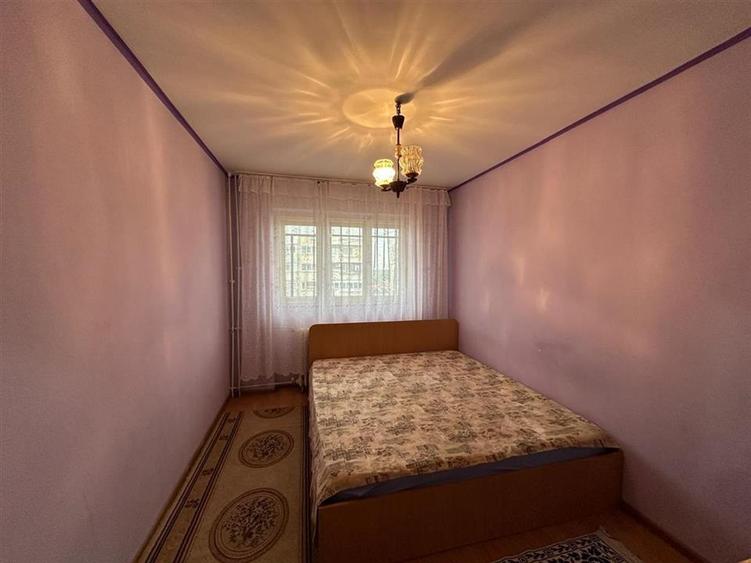 Apartament cu 3 camere decomandat în B-dul București