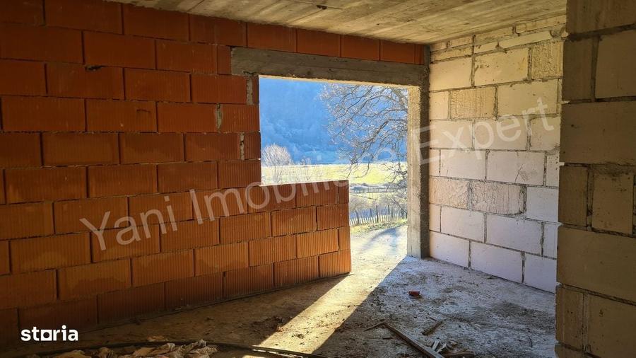 Casă cu 4 camere în Corbeni