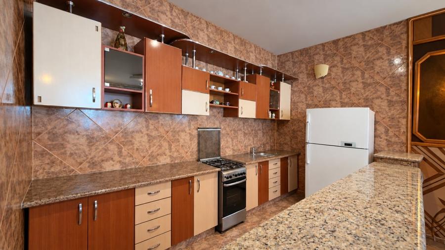 Apartament cu 3 camere semidecomandat, mobilat în Eforie Nord