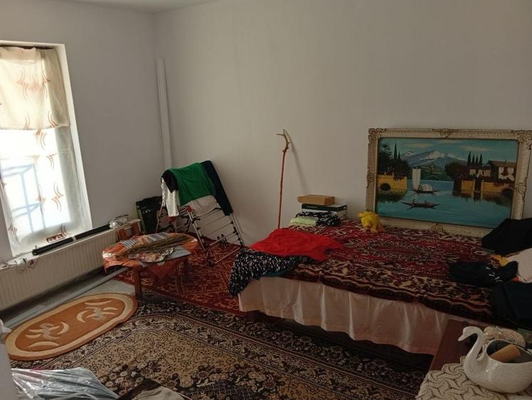 Casă cu 3 camere în Mareș