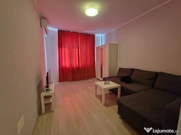 Garsonieră decomandată în Roșu