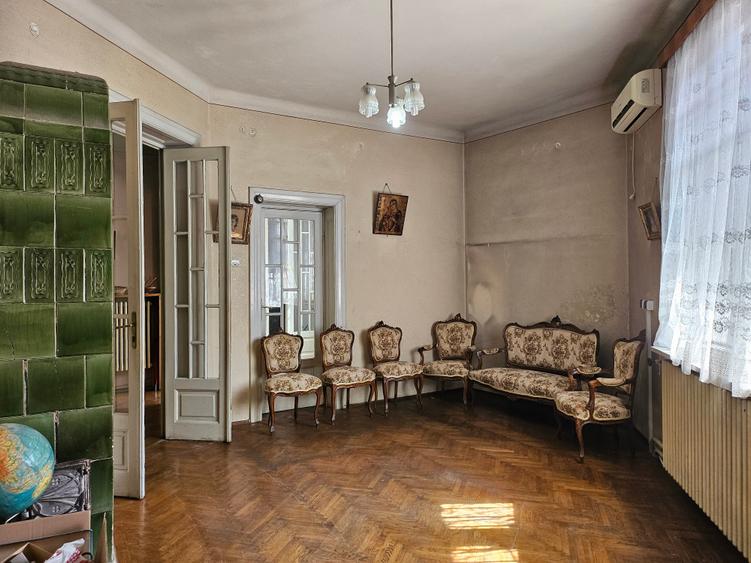 Apartament cu 3 camere semidecomandat în Știrbei Vodă
