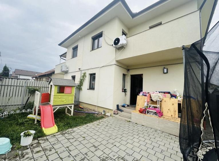 Casă individuală cu 4 camere cu Canalizare în Cristian