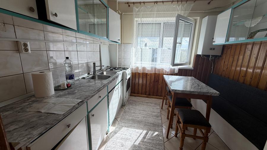 Apartament cu 3 camere semidecomandat în Central