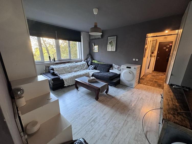 Apartament cu 3 camere semidecomandat în Ștefan cel Mare