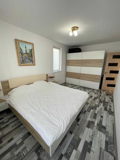 Apartament cu 3 camere semidecomandat în Florești
