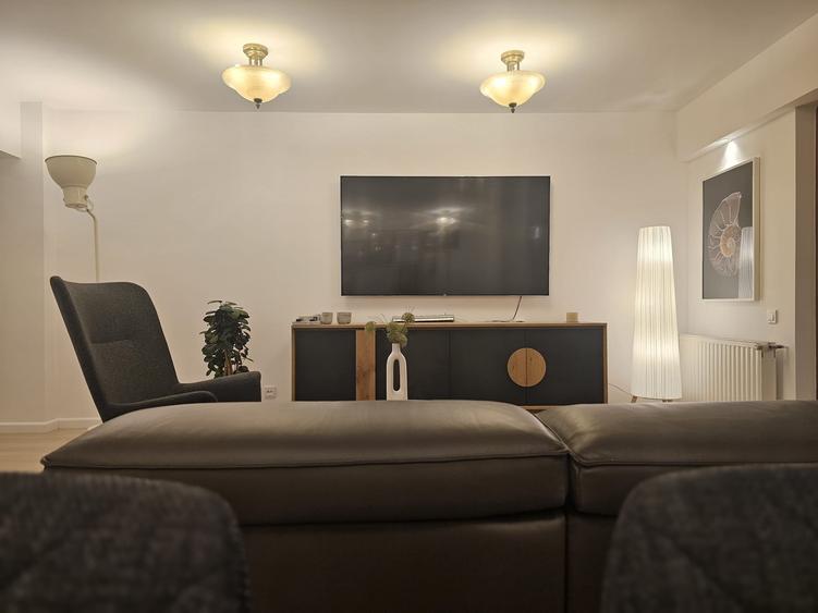 Apartament cu 4 camere, mobilat în Decebal