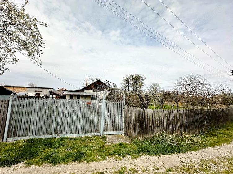 Casă cu Teren 2470 Mp în Mârțești