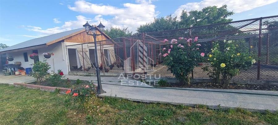 Casă individuală cu 8 camere cu Canalizare în Fratelia