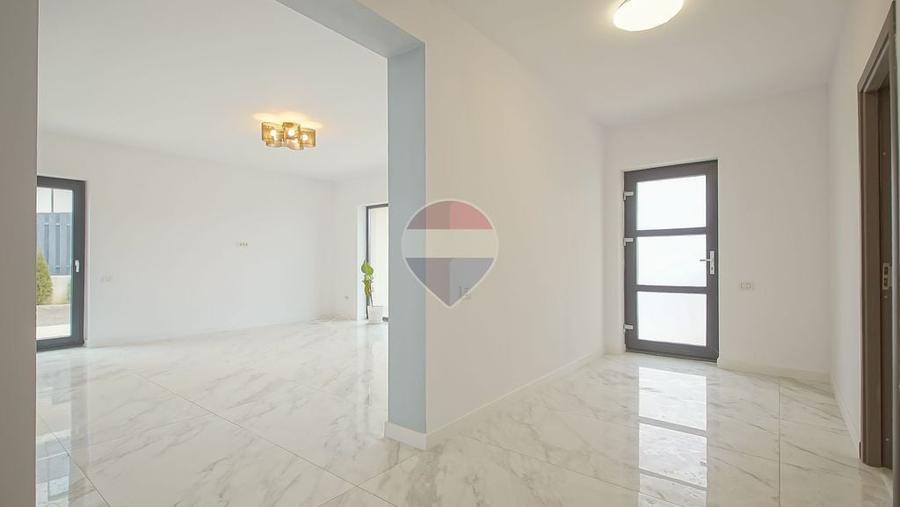 Casă cu 5 camere cu Teren 400 Mp în Bunloc