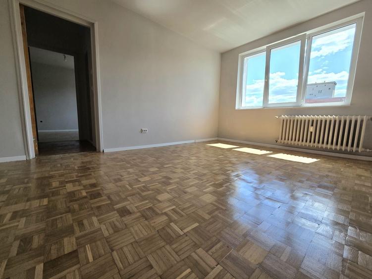 Apartament cu 2 camere semidecomandat în Centrul Civic