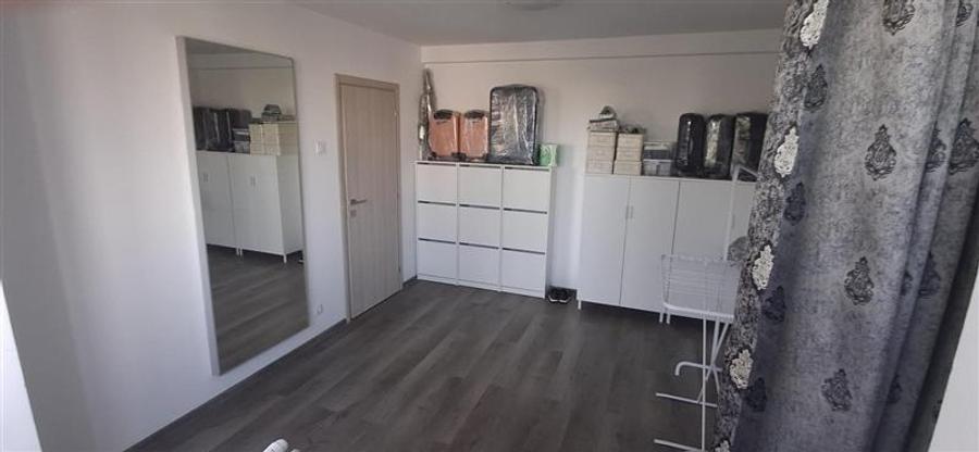 Apartament cu 4 camere decomandat în Brâncoveanu